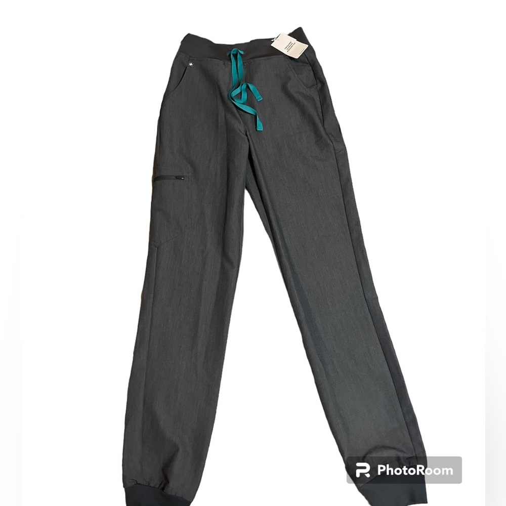 figs scrub pants